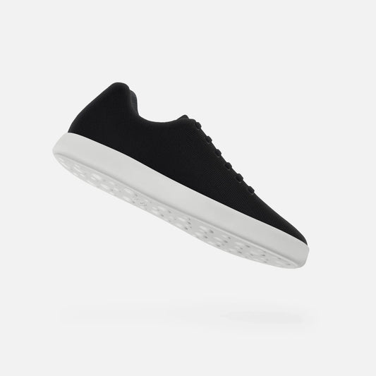 Model 000: Black & White