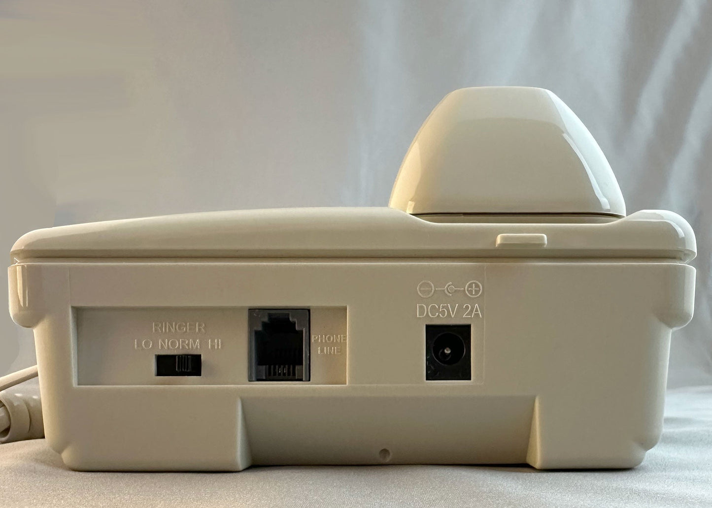 D520U Full-Featured Console Telephone with USB-A & USB-C Charging Ports