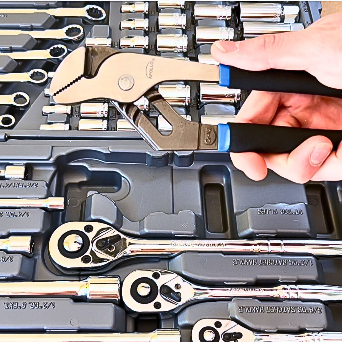163 Piece Mechanics Tool Kit -- DT0002