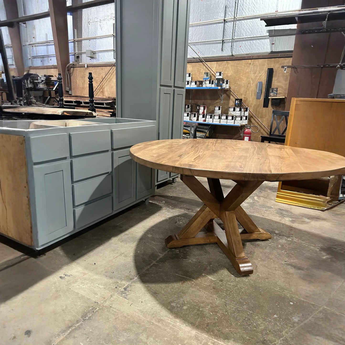 Canyon style round table