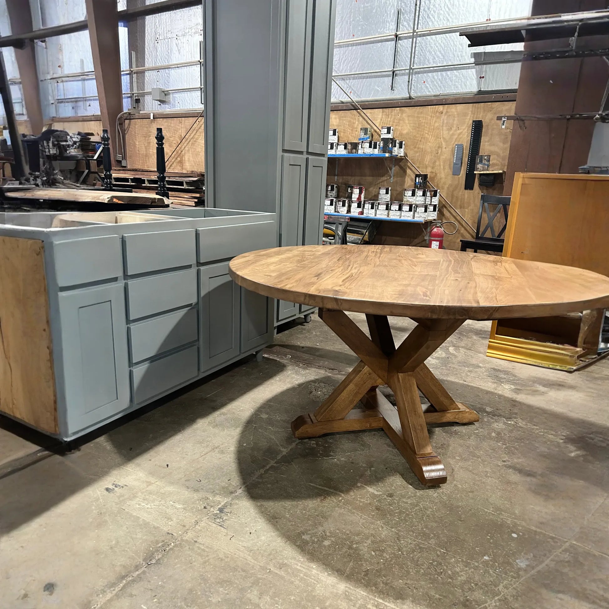 Canyon style round table
