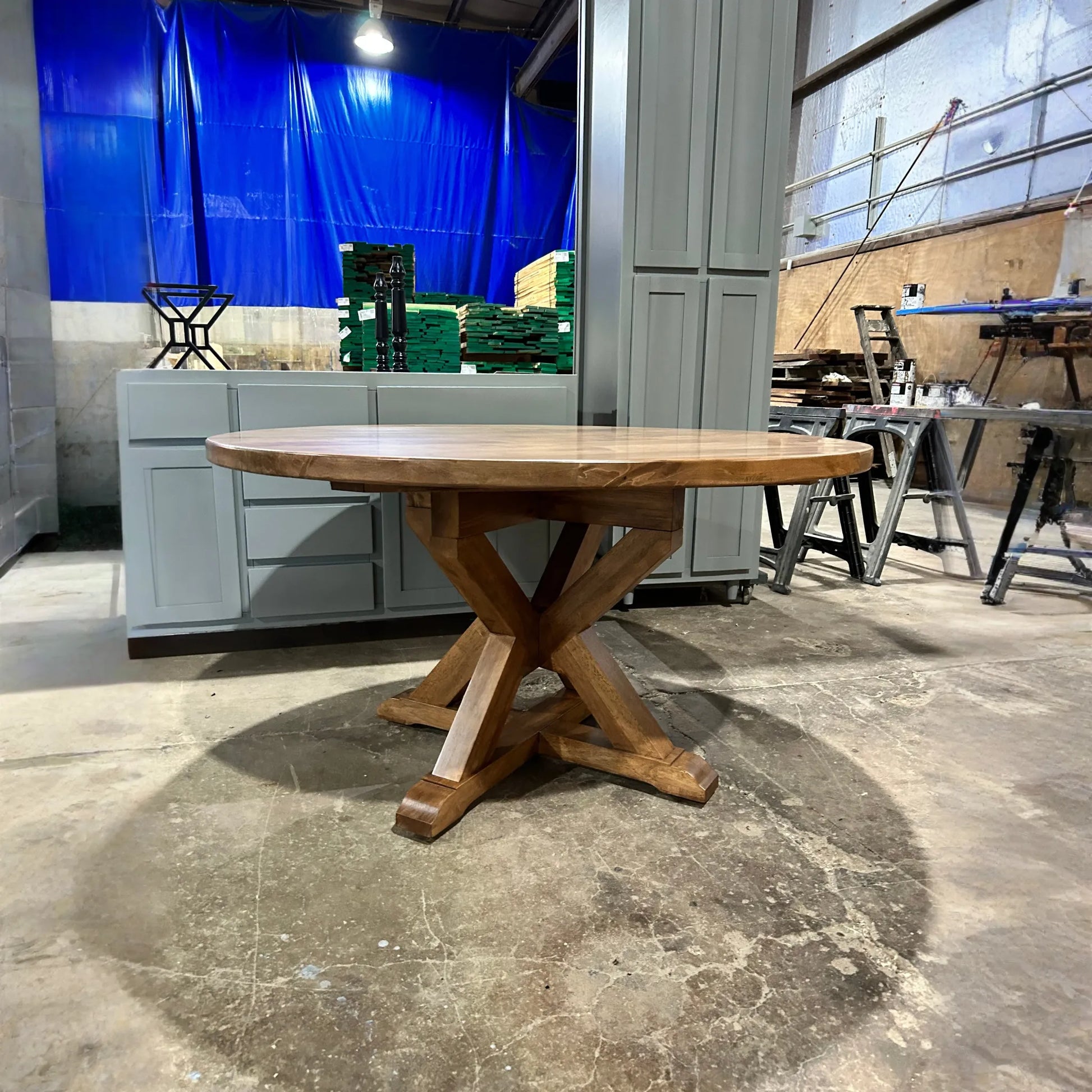 Canyon style round table