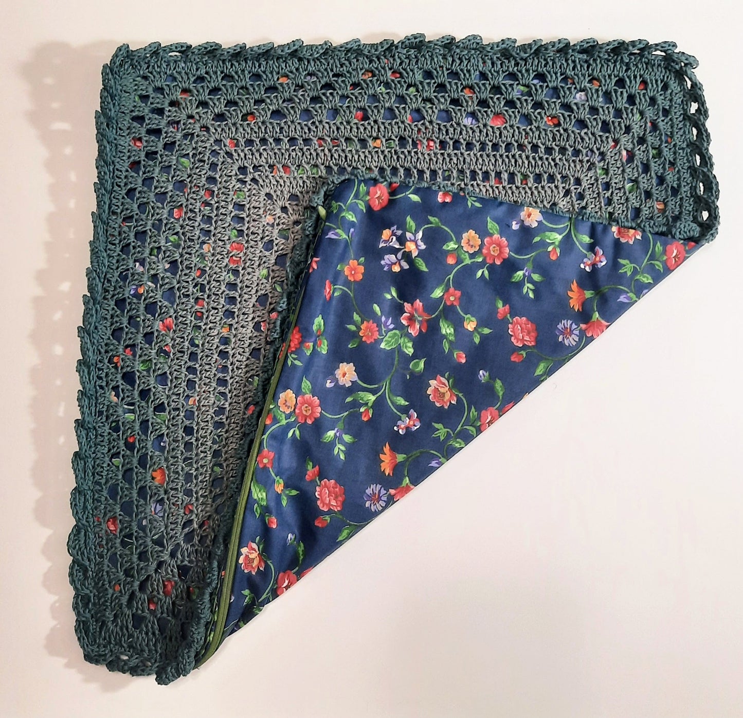 Crocheted front pillow cover: Size: 18"x18"