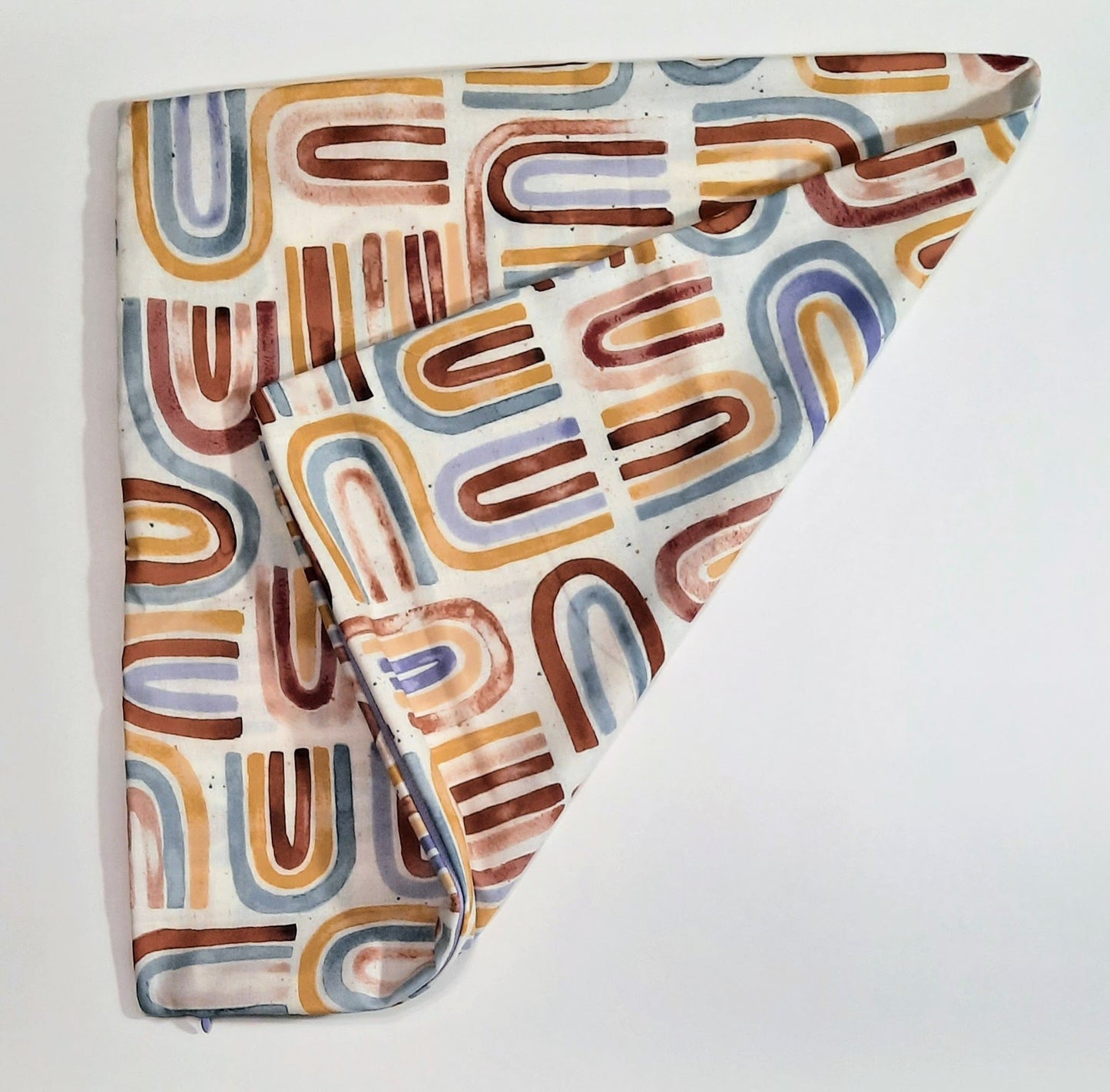 Abstract pillow cover. Size: 18"x18"