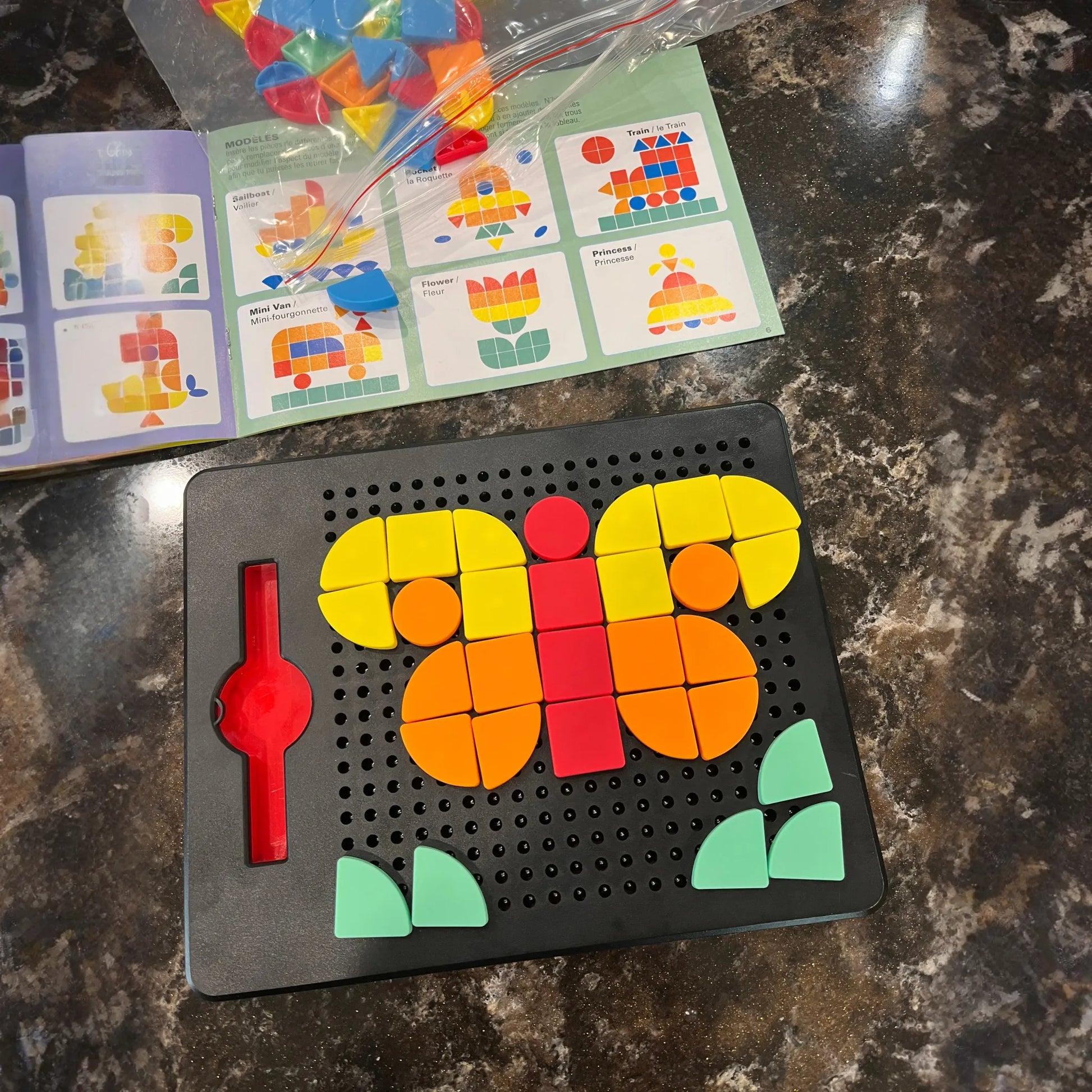MAGNETIC DESIGN BOARD 2-in-1 Activity Pad