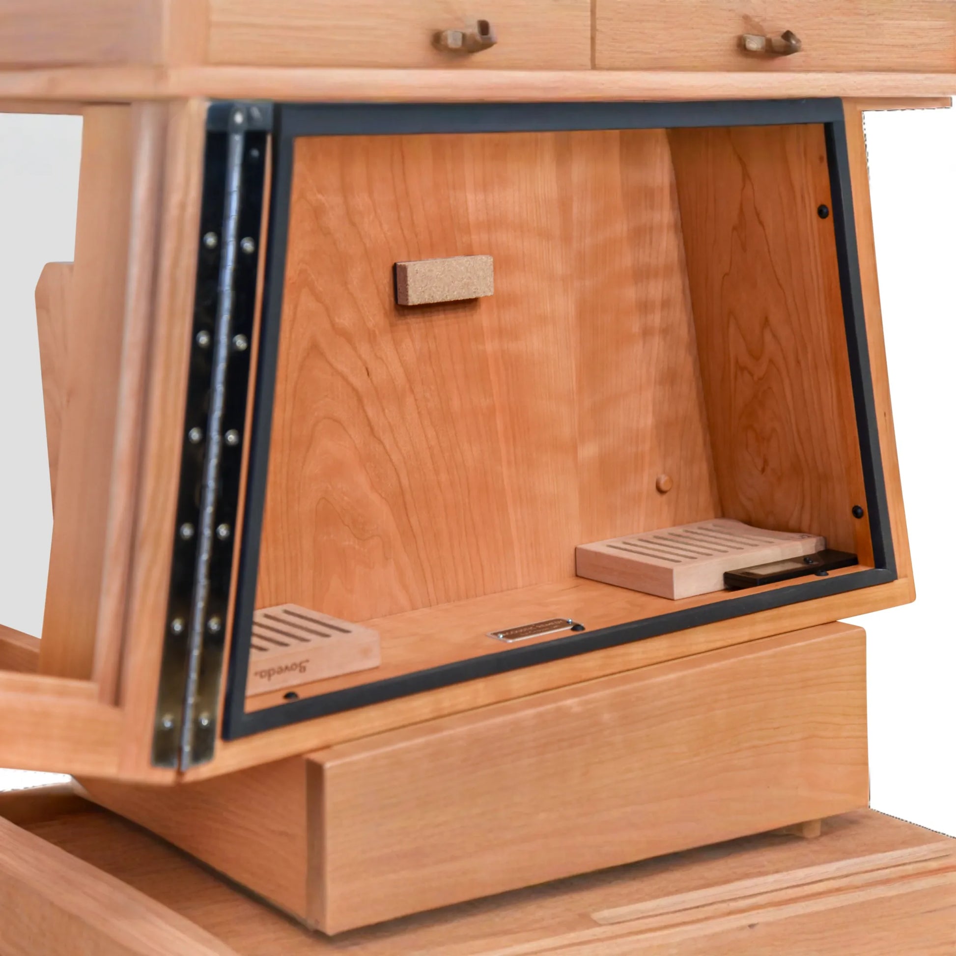ClimaStand Triangle Humidor with Base - Cherry