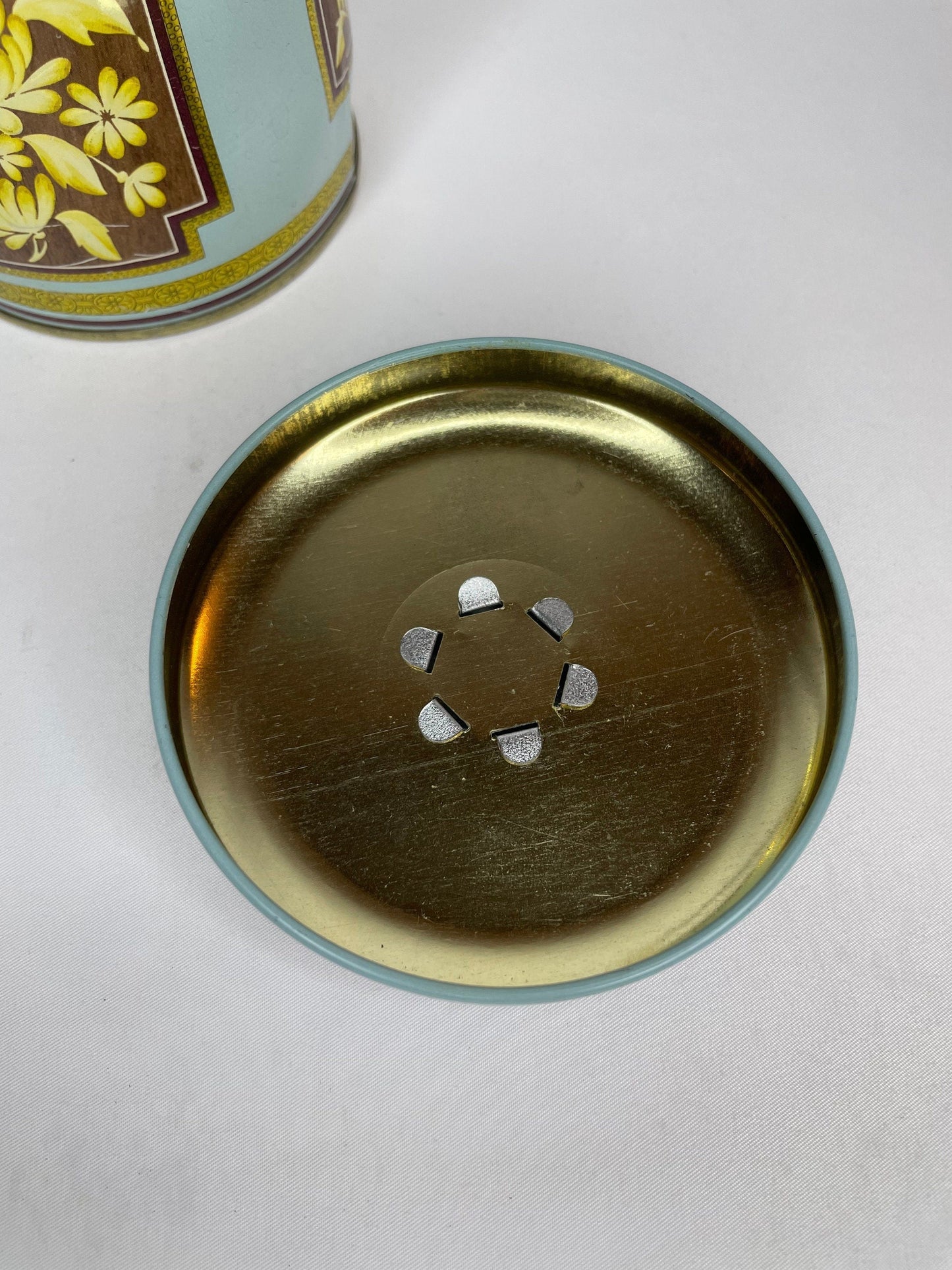 Charming Collectible Murray Allen Confections Tin Made in England