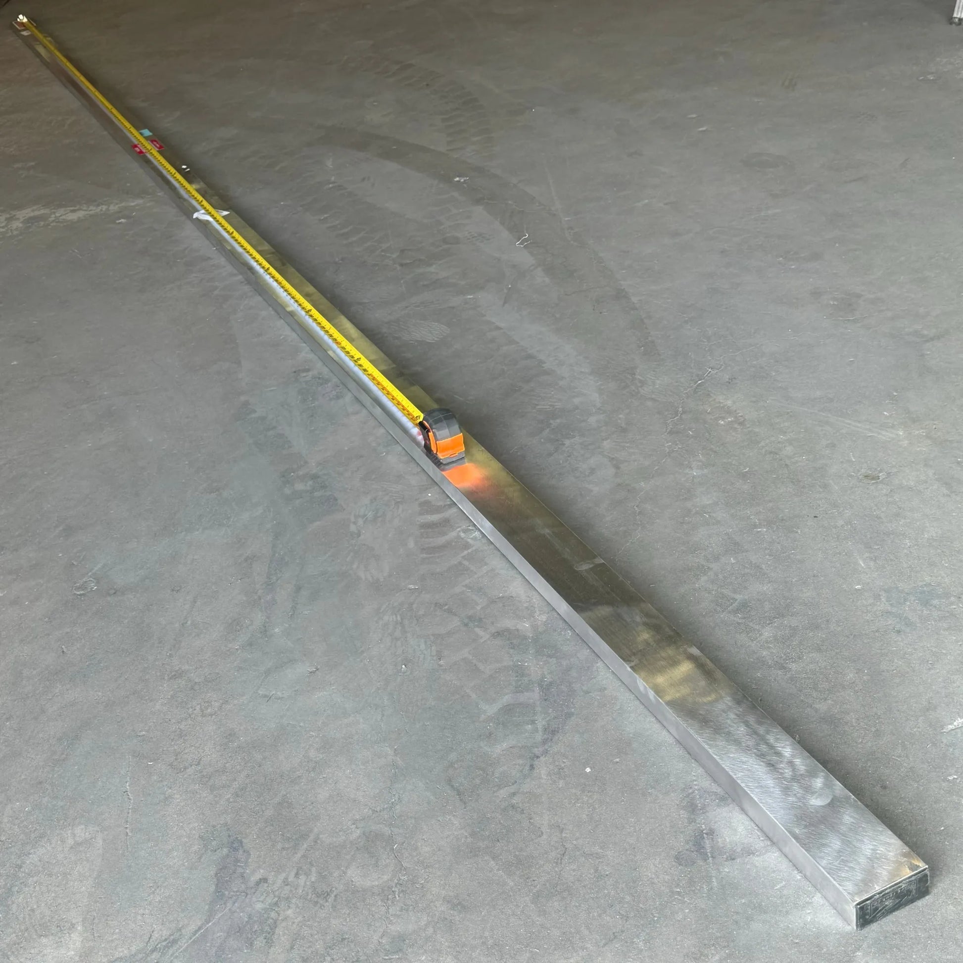 KRAFT TOOL CO. Striker Screed 240”x1-1/2”x3-1/2” CC620AL