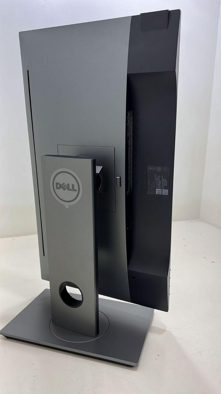 Dell UltraSharp U2417H 24" Full HD 1920 x 1080 60 Hz HDMI, DisplayPort, USB LCD Monitor - Refurbished - 88PRINTERS.COM - Little Red General Store