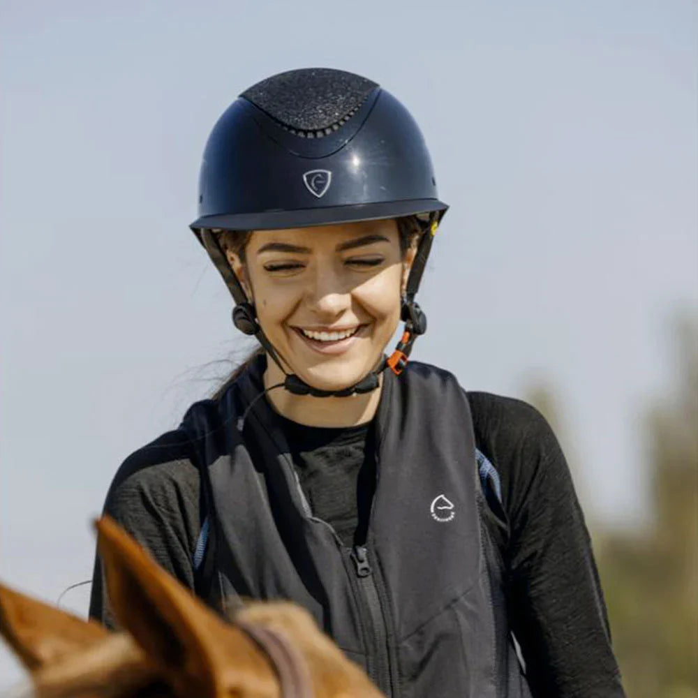 EQUITHÈME Airsafe Airbag Vest – Discreet Protection with Zip-Front Design