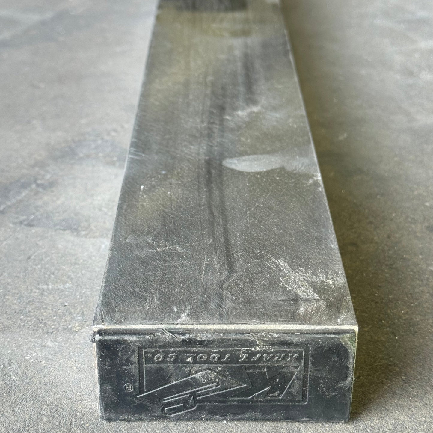 KRAFT TOOL CO. Striker Screed 240”x1-1/2”x3-1/2” CC620AL