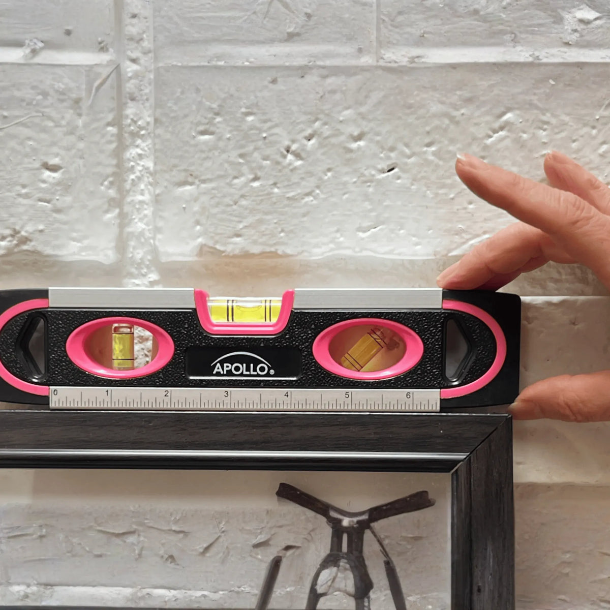 PINK 9-inch torpedo-shaped spirit level for 180/90/45 degrees leveling--  DT5019P