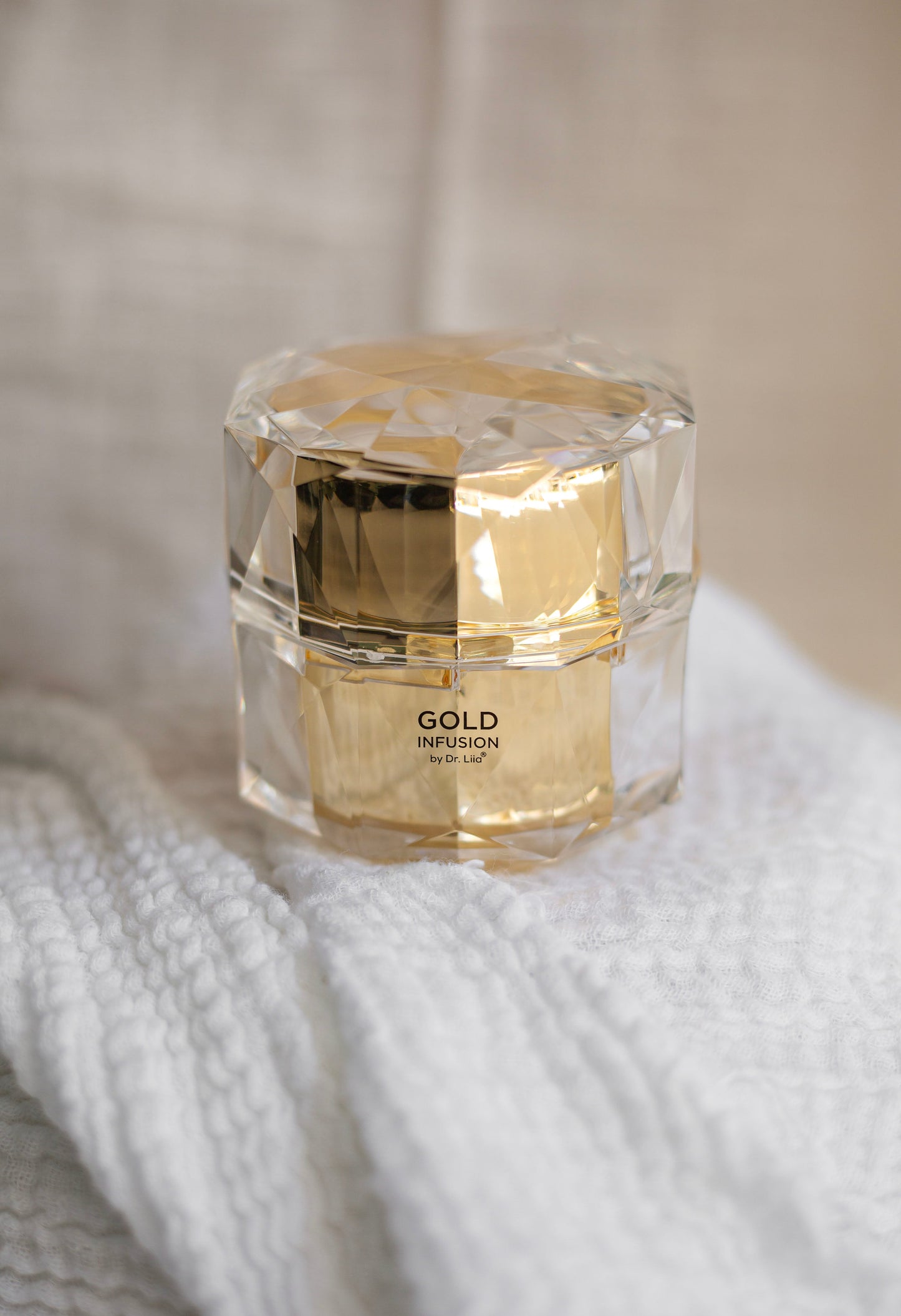 Gold Peptide Moisturizer with Niacinamide and Ceramide