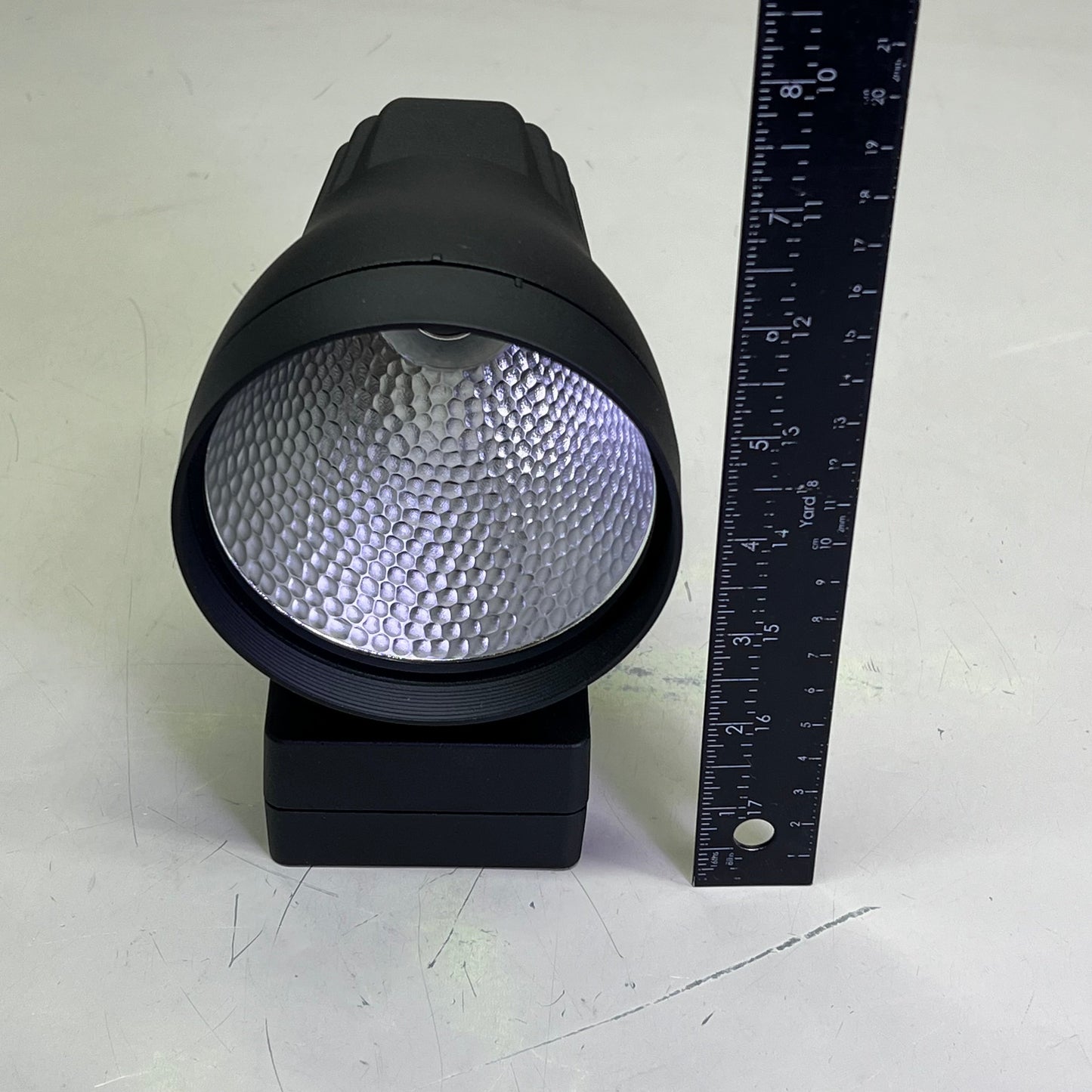 CONTECH LIGHTING Leviton Track Fixture Vert HSG 3000K CRI Black CTL8252VM3CD-B