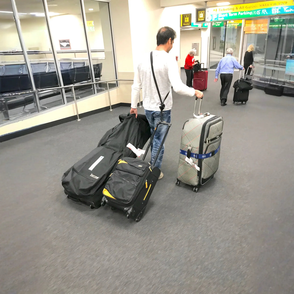 RetraStrap Hands Free your carry-on luggage - Anti theft. (Retail Packaged)