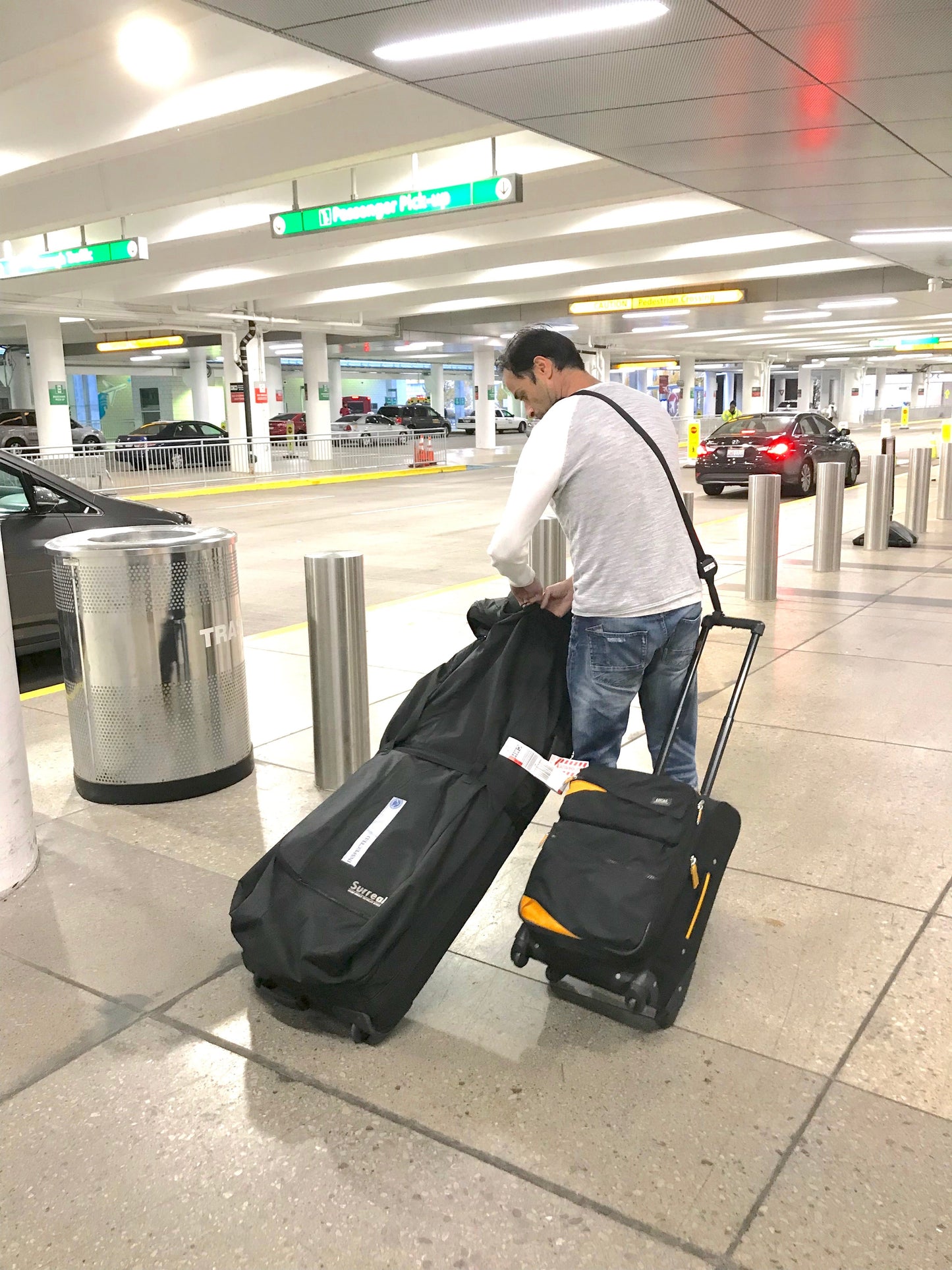 (U.S.) RetraStrap Hands Free your carry-on luggage - Anti theft. Anti-Forgetting less stress