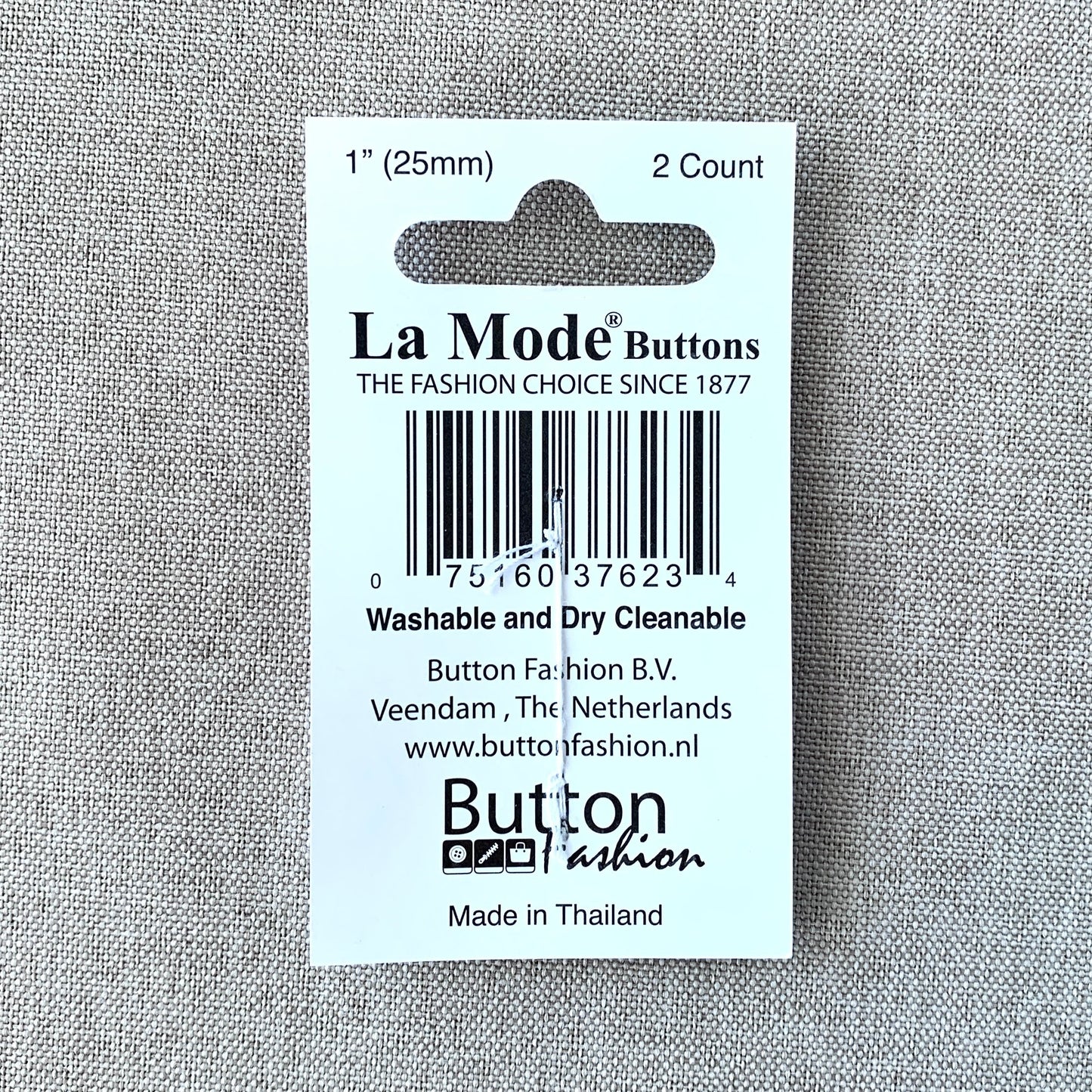 1169 Damask - La Mode - 2 Holes - 25mm - Brown Cream