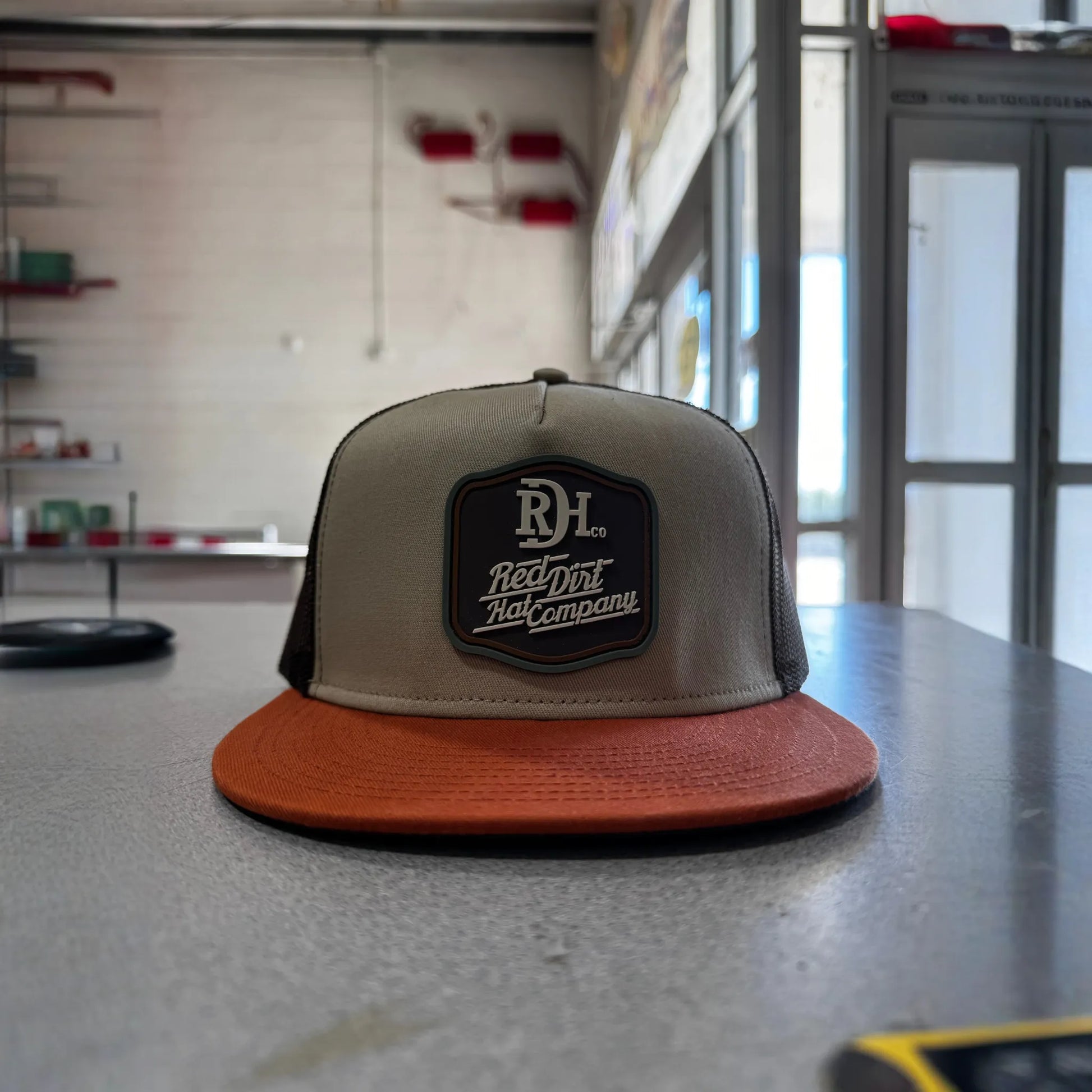 BACK COUNTRY BRANDED ORANGE/BROWN-RED DIRT HAT