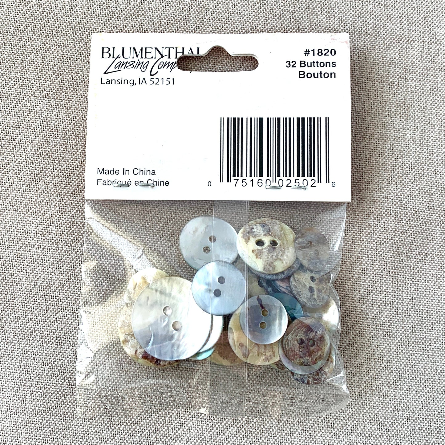 1820 Shell - Shellz - 2 Holes - Assorted Sizes - Natural