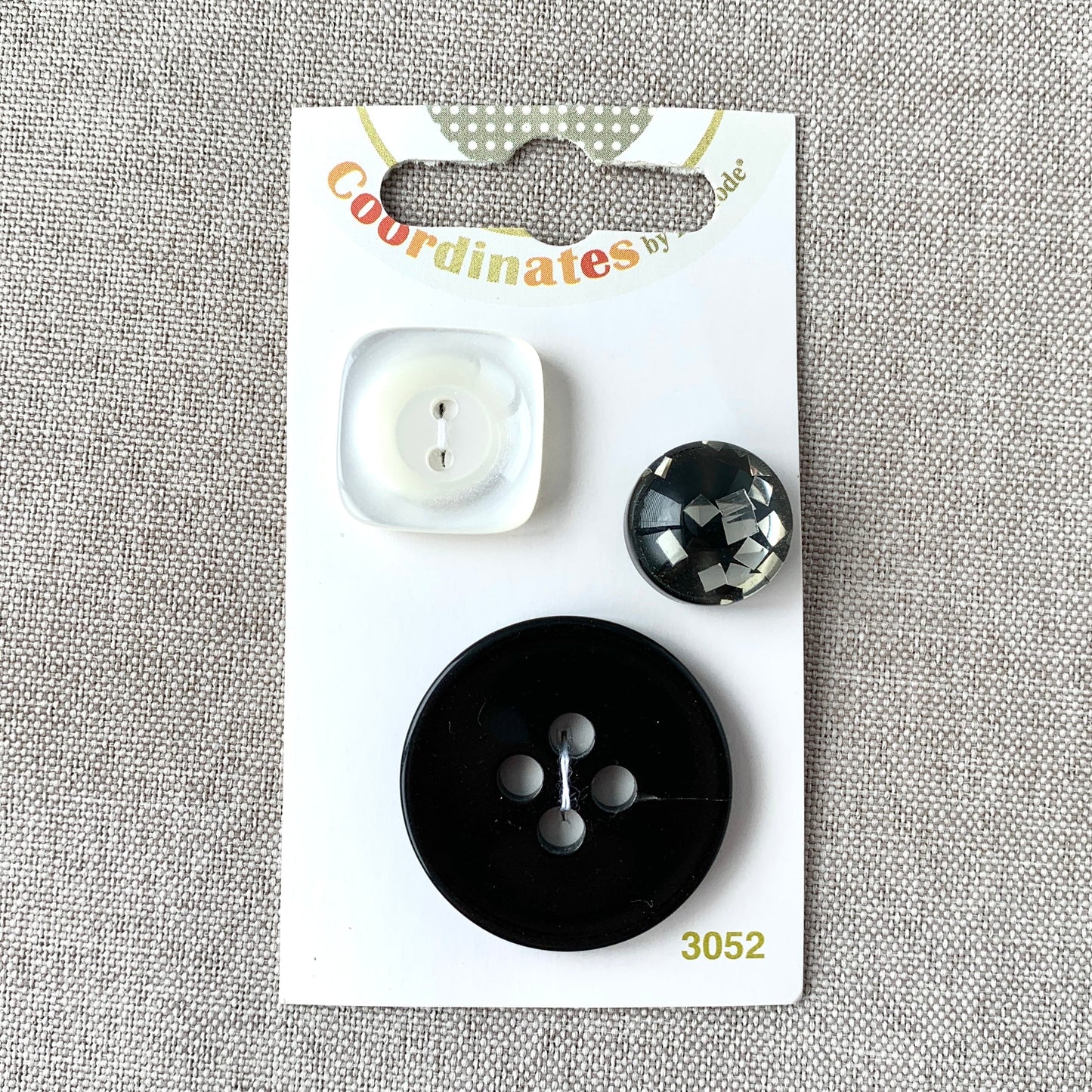 3052 - Coordinates - 2 Hole - Assorted Sizes - Black White Silver