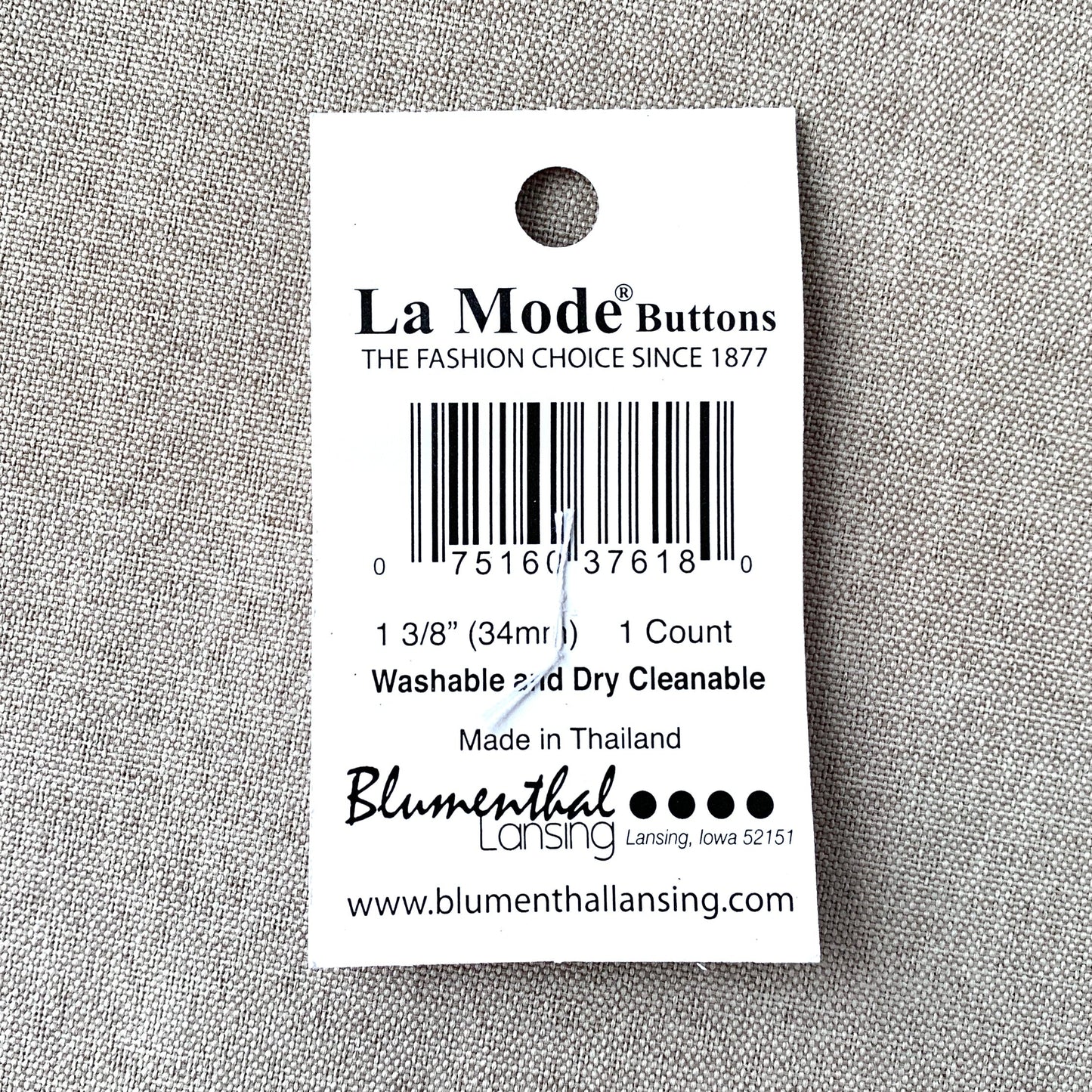 1164 Damask - La Mode - 2 Holes - 34mm - Black and White