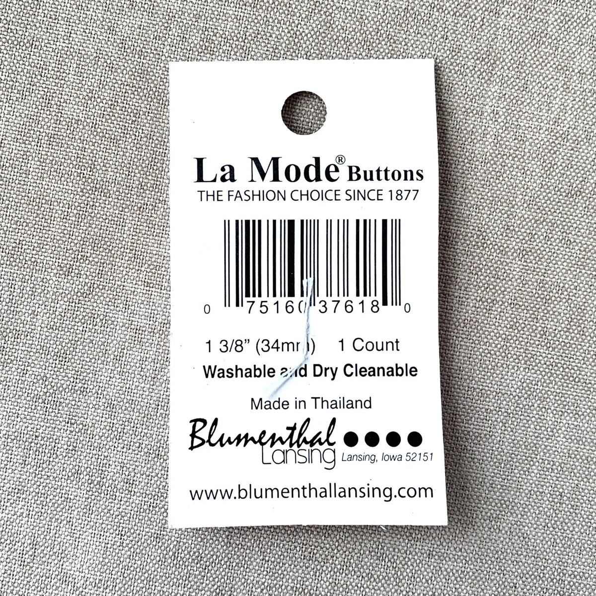 1164 Damask - La Mode - 2 Holes - 34mm - Black and White