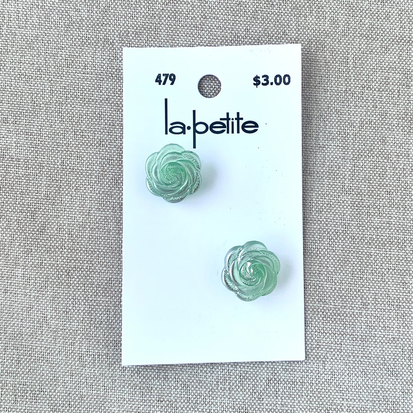 479 Green Flower - La Petite - 1 Hole Shank - 16mm - Green