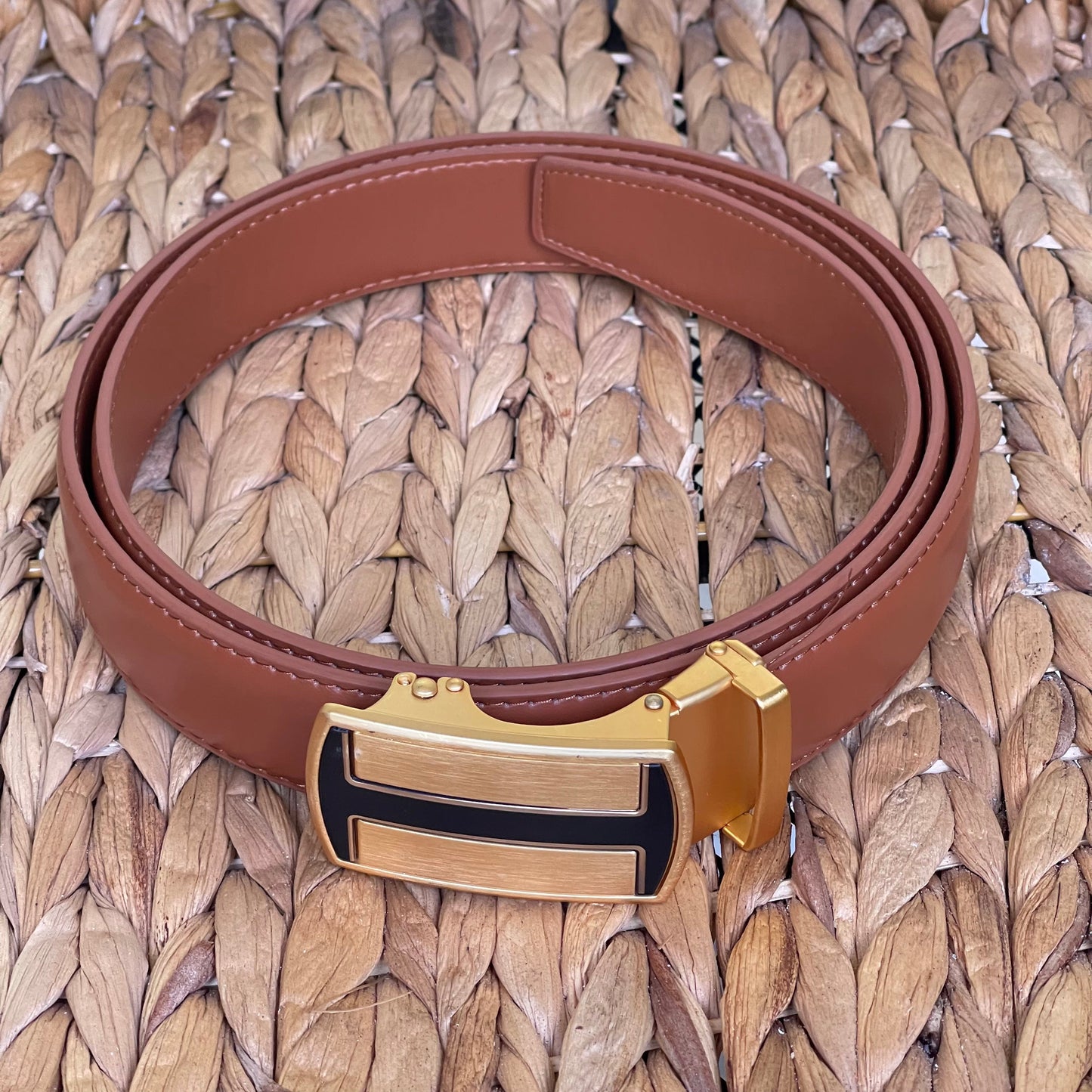 Men's PU Leather Holeless Belt with Special Buckles, Available in 10 Fresh Colors, Easy to Adjust the Size