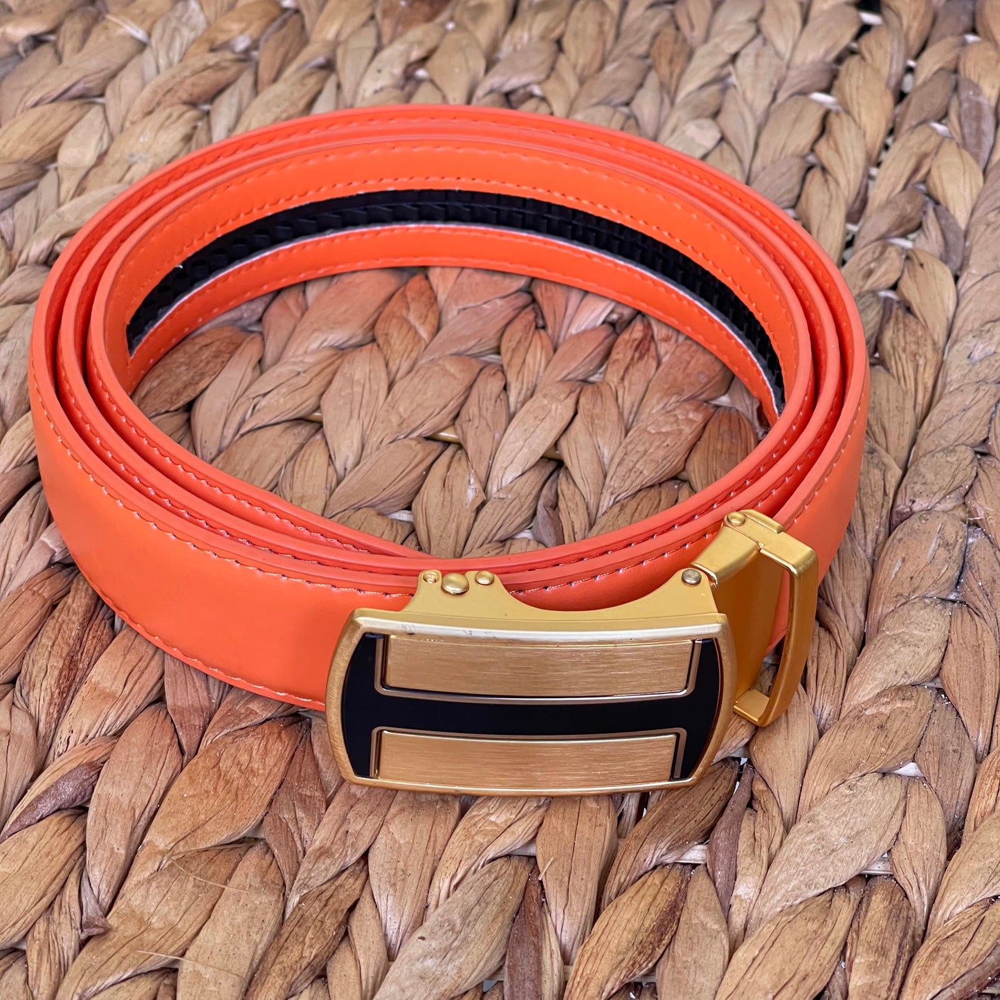 Men's PU Leather Holeless Belt with Special Buckles, Available in 10 Fresh Colors, Easy to Adjust the Size