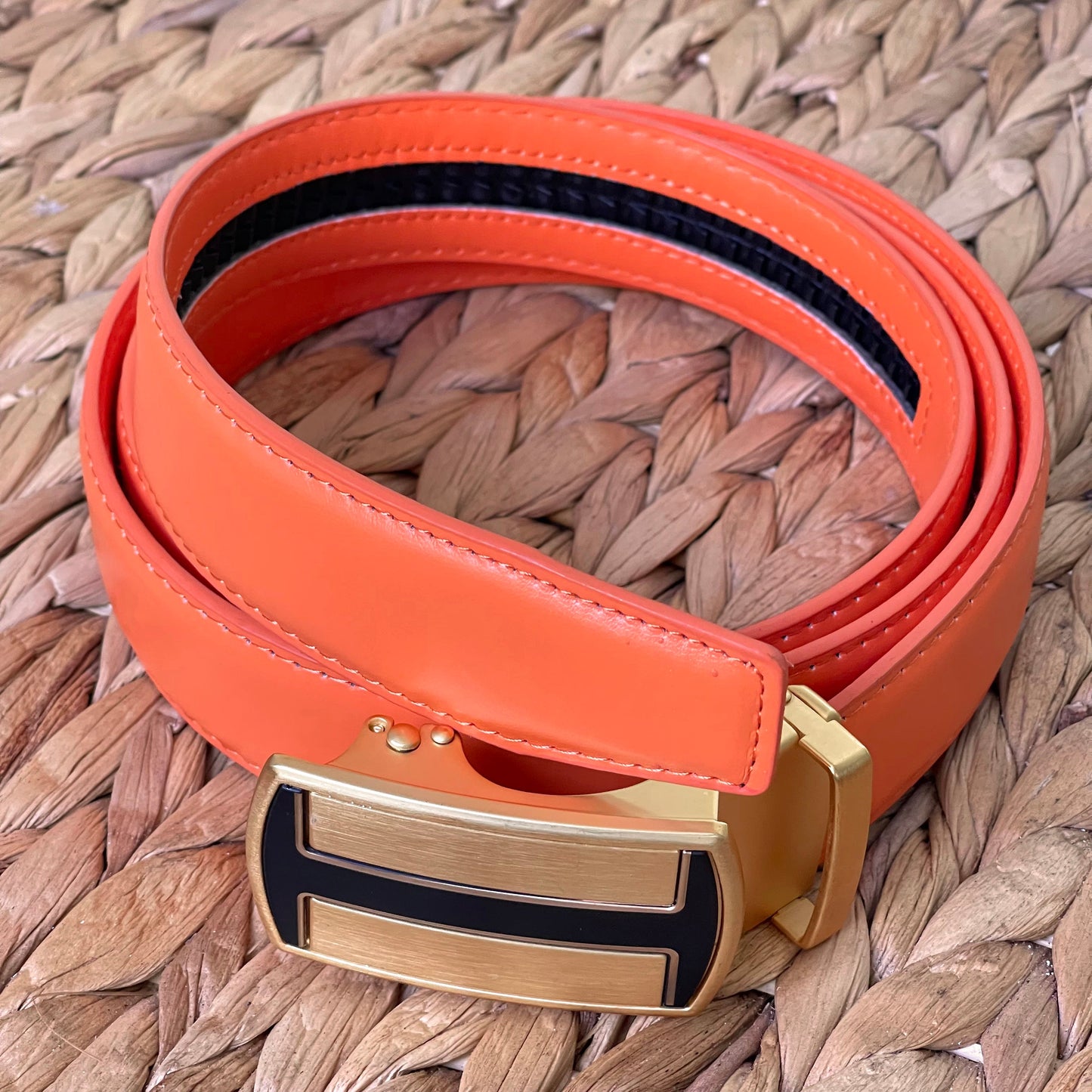Men's PU Leather Holeless Belt with Special Buckles, Available in 10 Fresh Colors, Easy to Adjust the Size