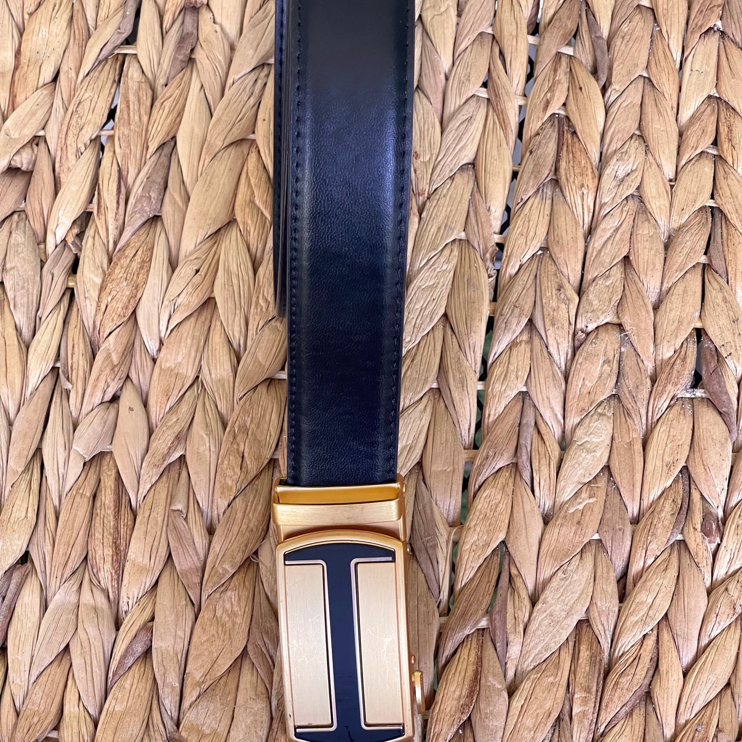 Men's PU Leather Holeless Belt with Special Buckles, Available in 10 Fresh Colors, Easy to Adjust the Size