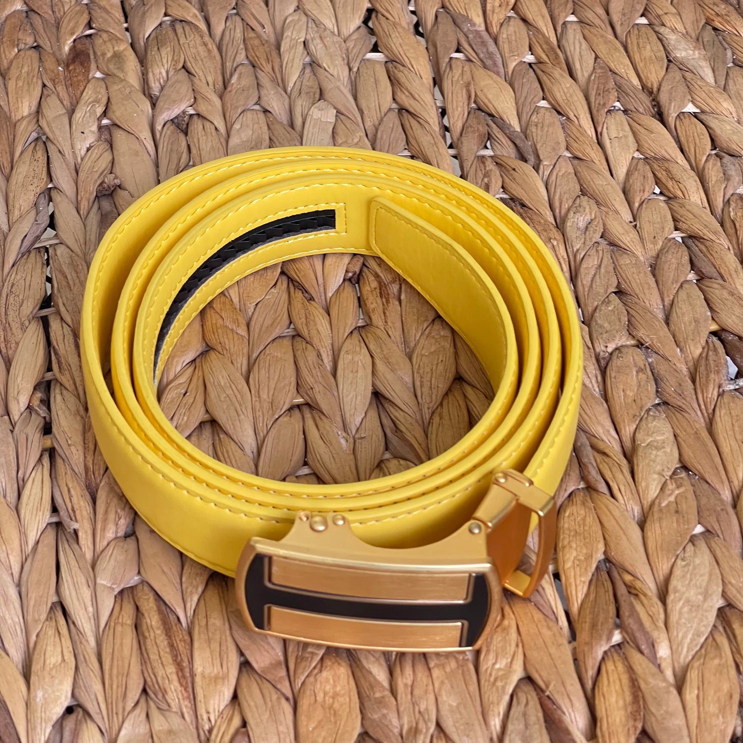 Men's PU Leather Holeless Belt with Special Buckles, Available in 10 Fresh Colors, Easy to Adjust the Size