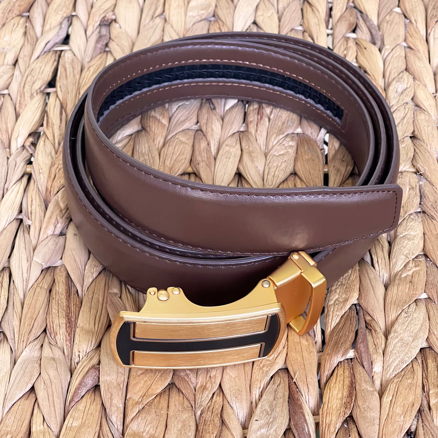 Men's PU Leather Holeless Belt with Special Buckles, Available in 10 Fresh Colors, Easy to Adjust the Size