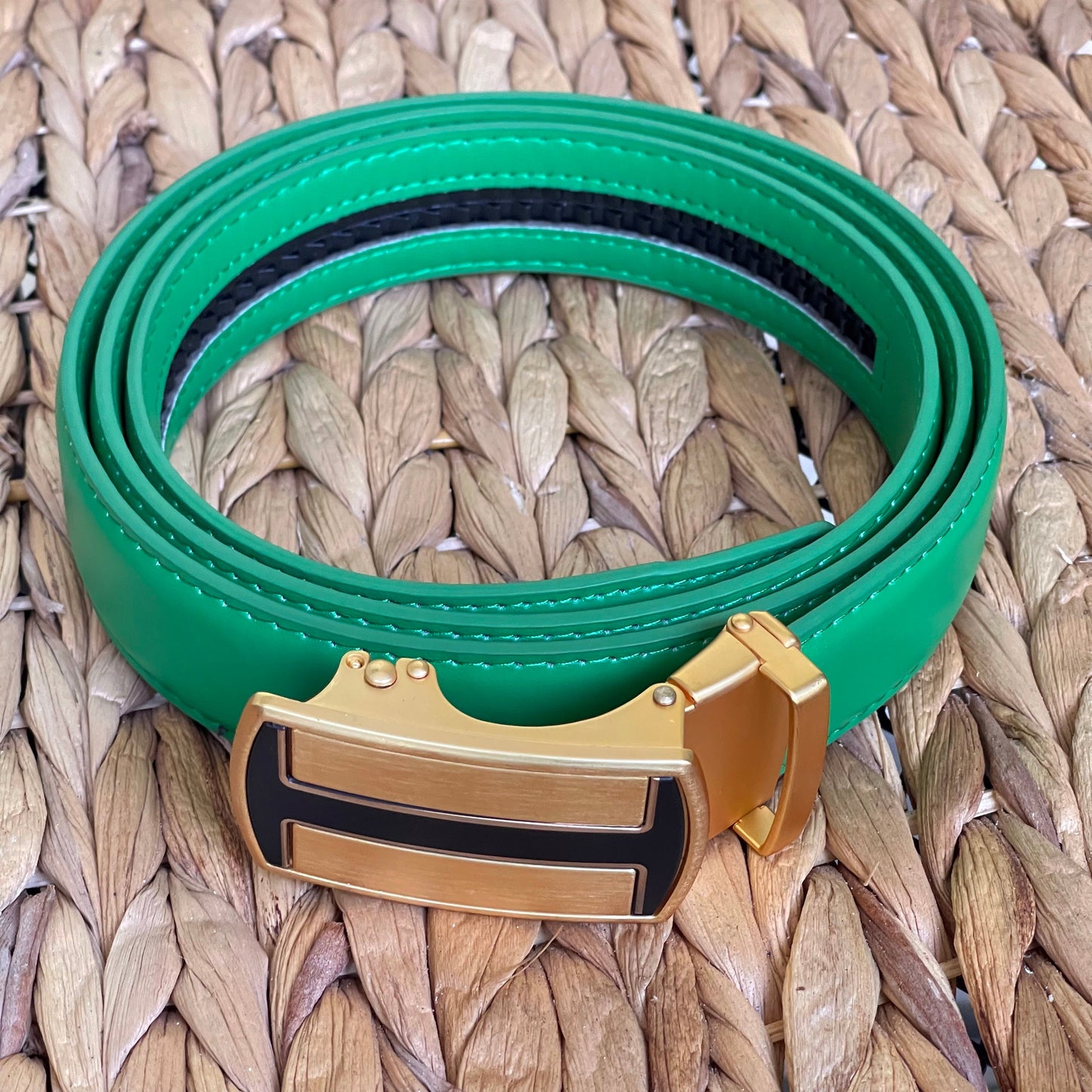 Men's PU Leather Holeless Belt with Special Buckles, Available in 10 Fresh Colors, Easy to Adjust the Size