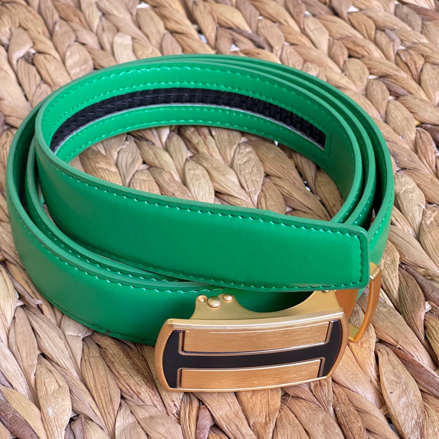 Men's PU Leather Holeless Belt with Special Buckles, Available in 10 Fresh Colors, Easy to Adjust the Size