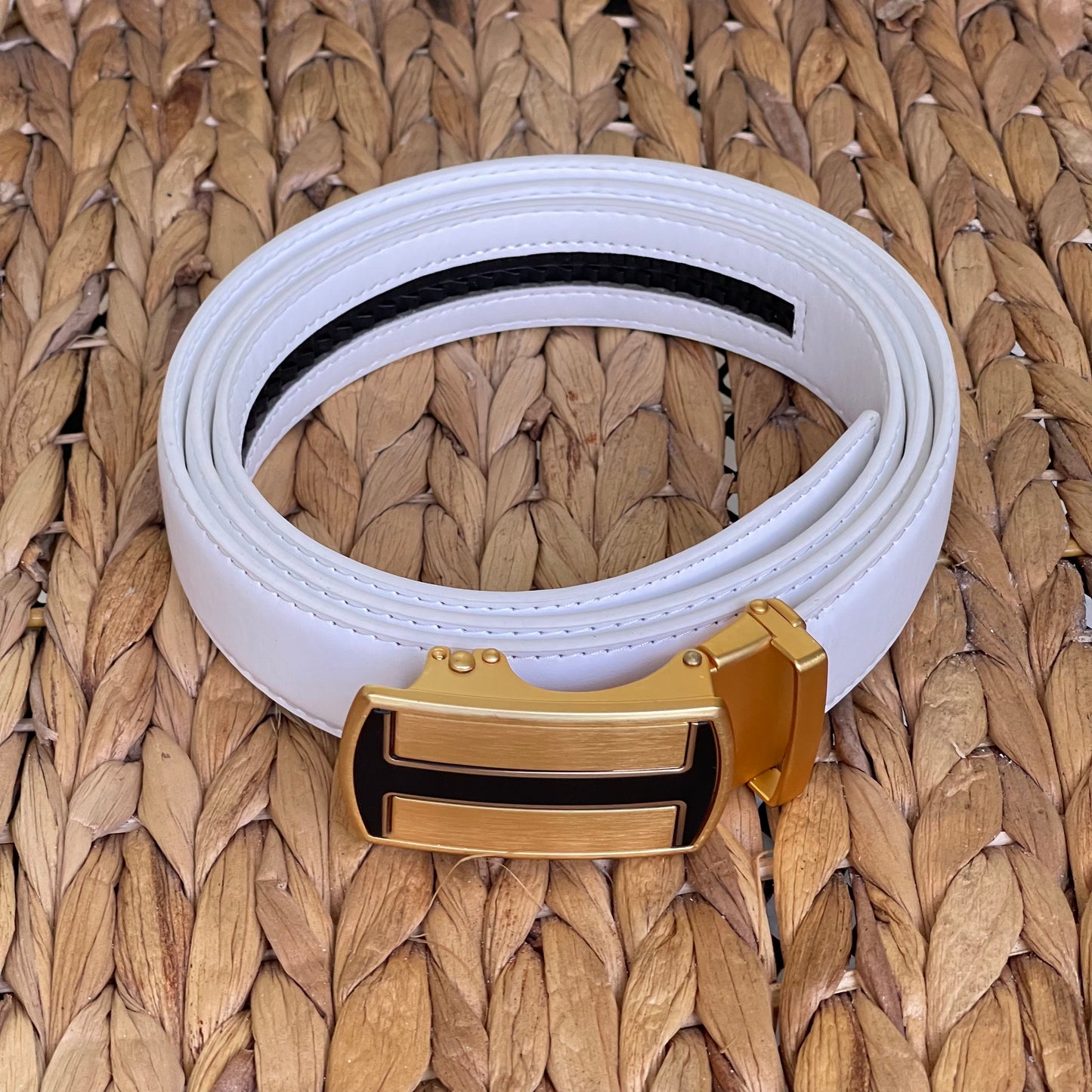 Men's PU Leather Holeless Belt with Special Buckles, Available in 10 Fresh Colors, Easy to Adjust the Size