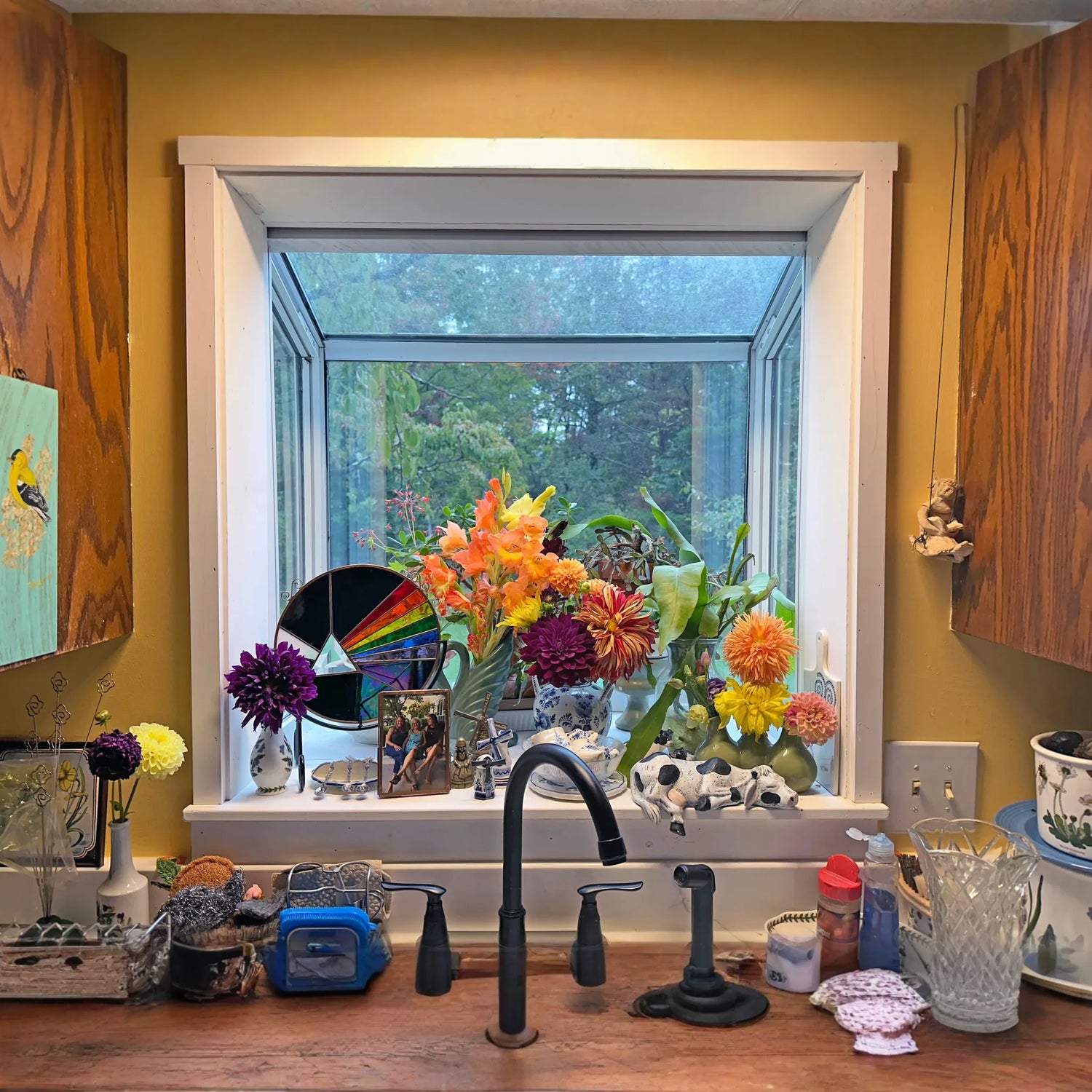 White / Small Size : 39 5/8'" x 39 5/8"  (Fully Assembled) / Lexan 1/8” with Glass Shelve