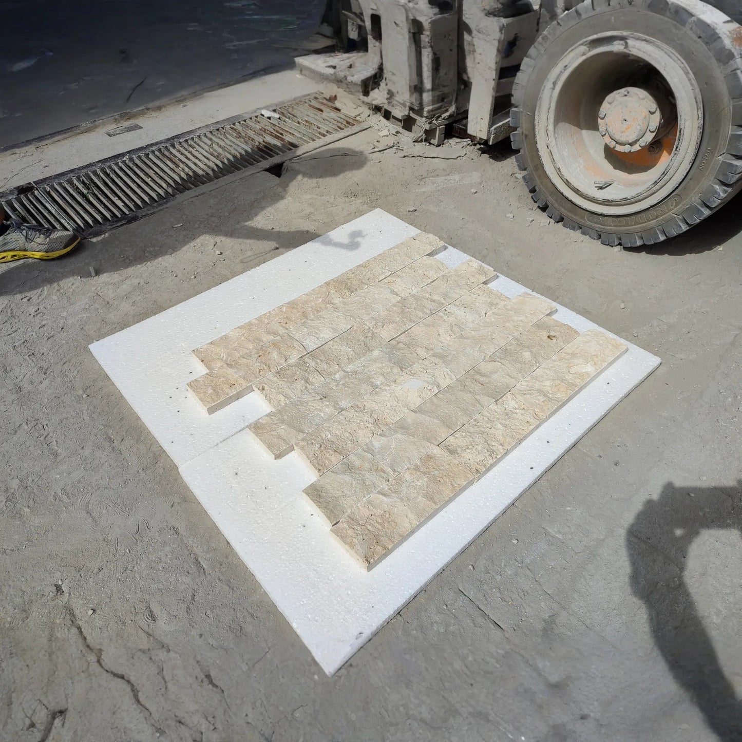 Ivory Light 4"xFree Length Split-face Natural Travertine Wall Tile - Livfloors Collection