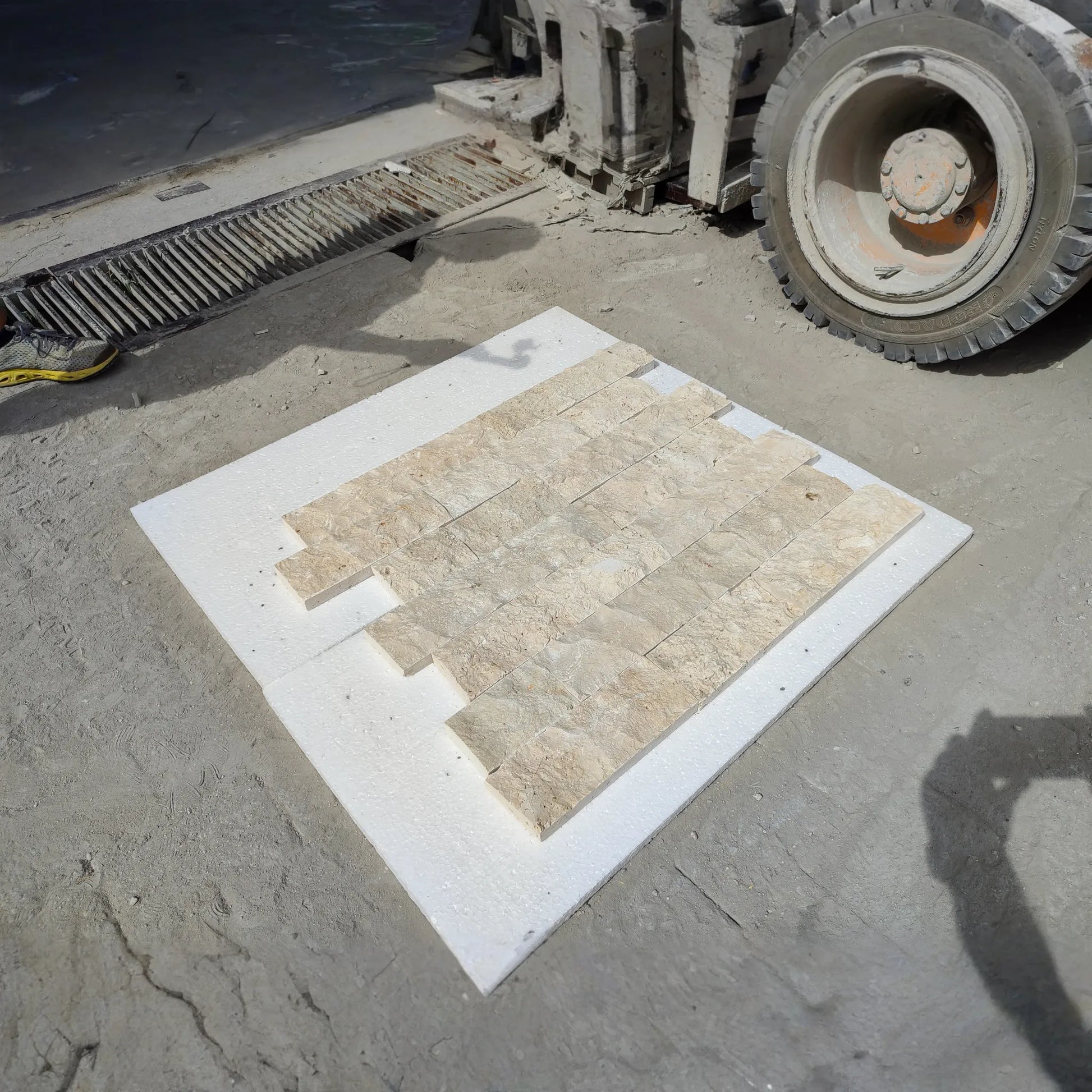 Ivory Light 4"xFree Length Split-face Natural Travertine Wall Tile - Livfloors Collection