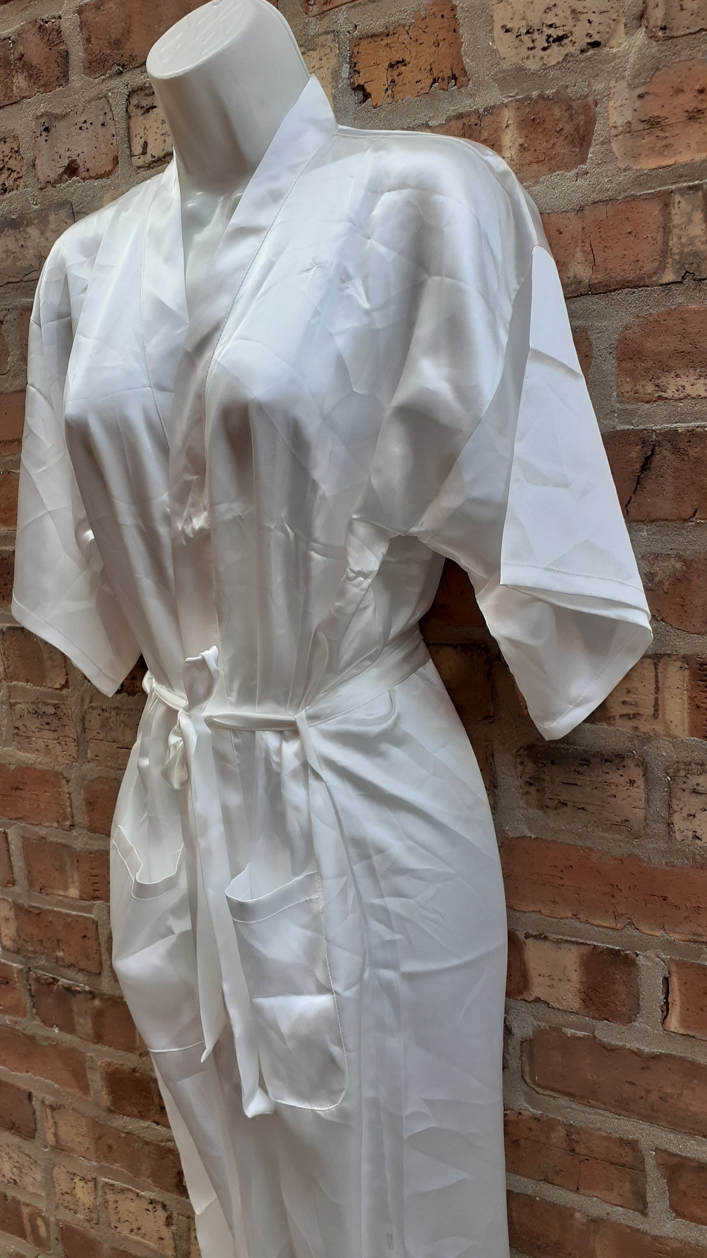Vintage NEW White Satin Kimono Robe Size XL/XXL