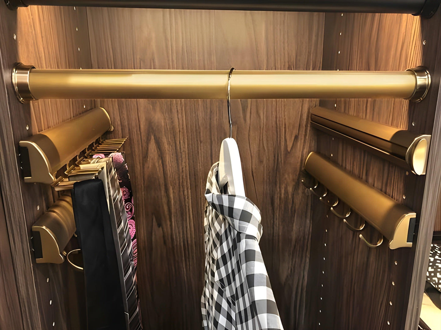 Closet Rod Closed Bracket for 1-1/4"- Unlacquered Polished Brass
