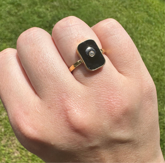 Onyx Ring (size 5-8)