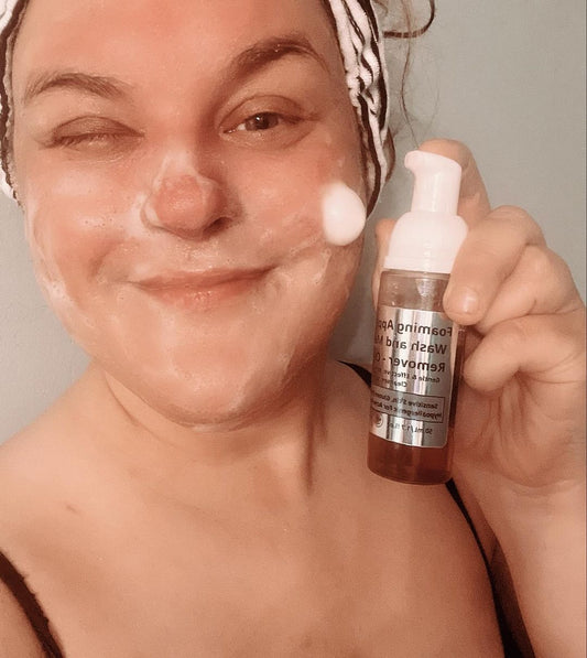 Gentle, Oil-Free Foaming Apple Cleanser for Sensitive & Acne-Prone Skin | Vegan, allergen-friendly, sulfate & paraben free | Purifying, hydrating face wash for all skin types