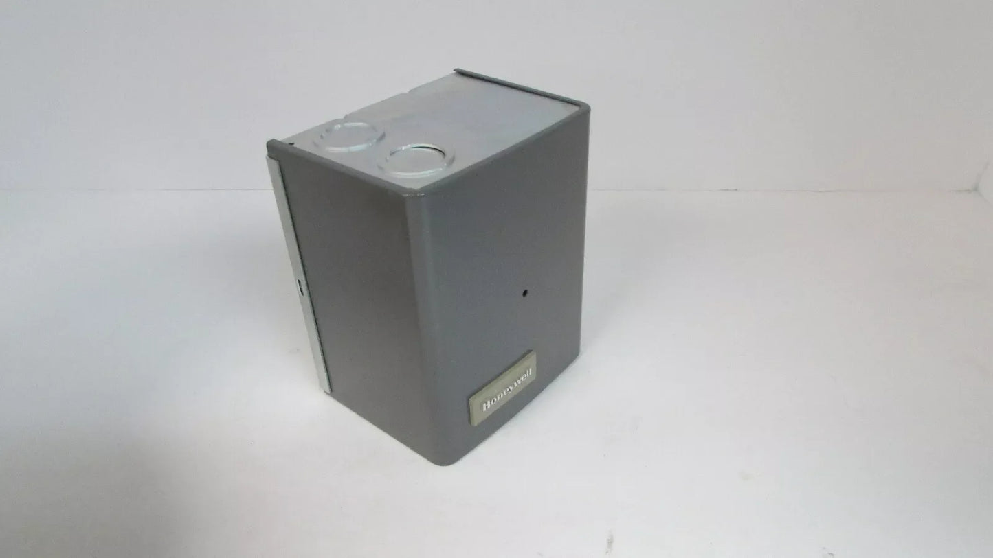 Honeywell R8228B1046  Relay Control Module
