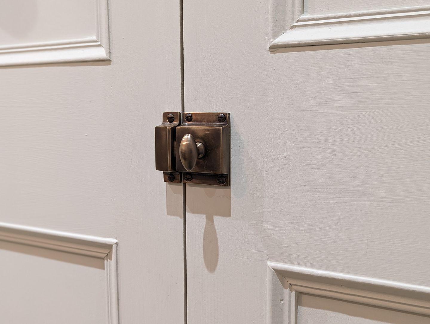 Cabinet Latch - Antique Brass - Stylentdecor - Little Red General Store