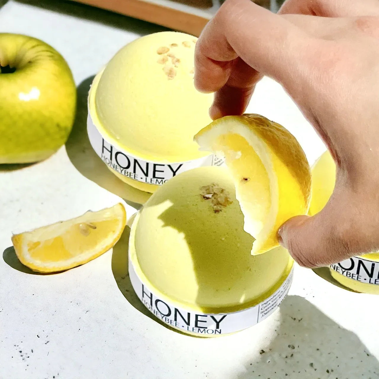 Honeybee Lemon Bath Bomb - 8oz